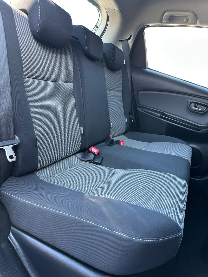 Toyota Yaris 1.5 I HYBRID, снимка 15 - Автомобили и джипове - 51525789