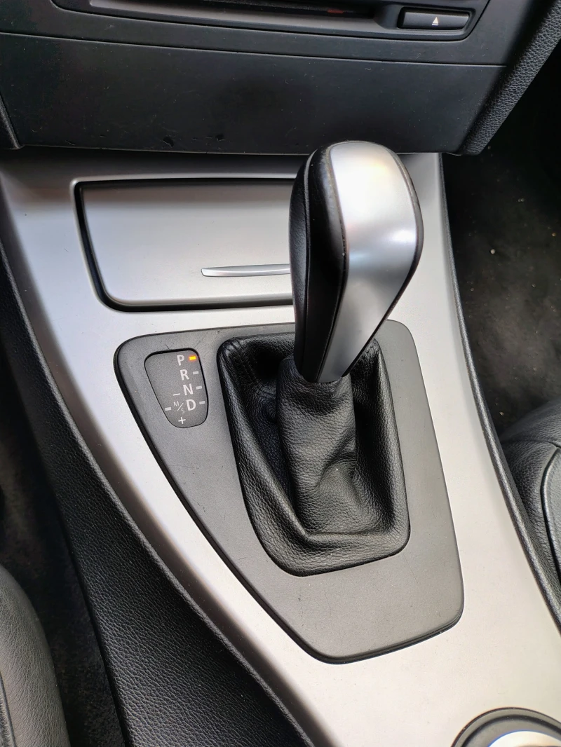 BMW 320, снимка 8 - Автомобили и джипове - 52170634