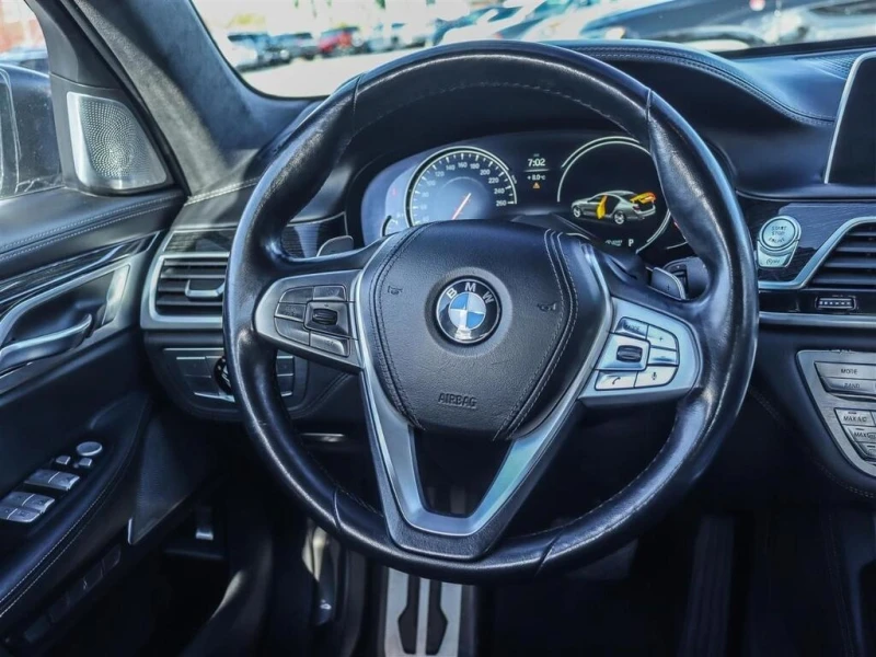 BMW 750 * V8 AWD | EXEC PKG | TECH PKG | ALCANTARA | NAV *, снимка 7 - Автомобили и джипове - 52978507