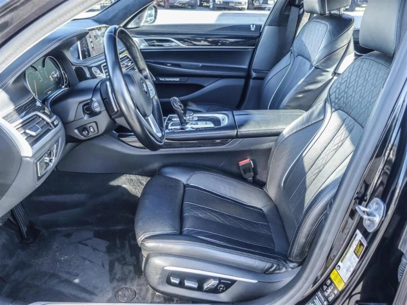 BMW 750 * V8 AWD | EXEC PKG | TECH PKG | ALCANTARA | NAV *, снимка 5 - Автомобили и джипове - 52978507