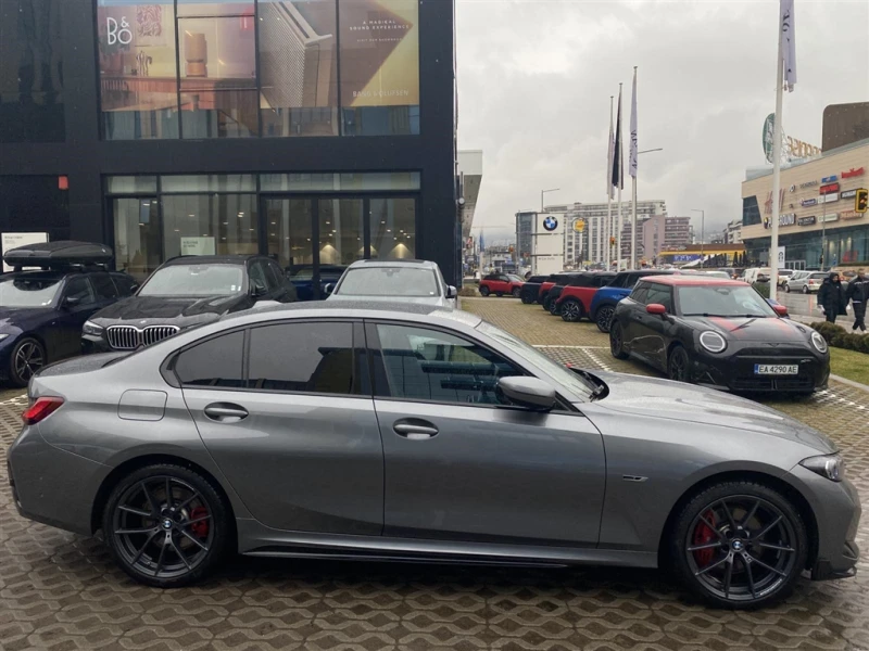 BMW 330 xDrive Седан, снимка 10 - Автомобили и джипове - 53327776