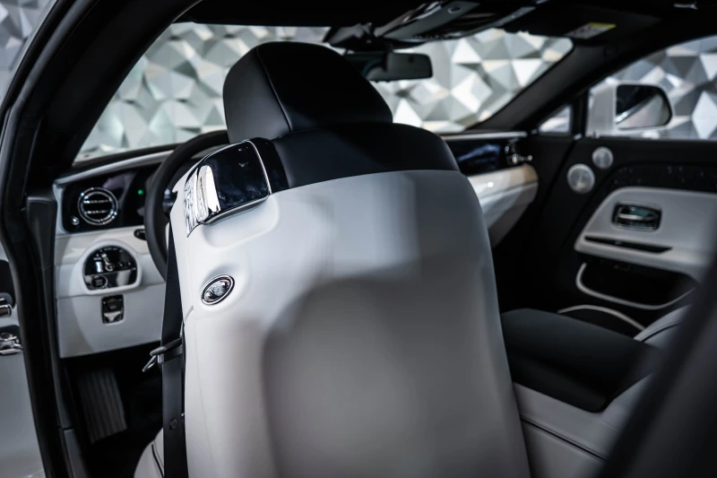 Rolls-Royce Spectre TwoTone* Starlight, снимка 14 - Автомобили и джипове - 53341732