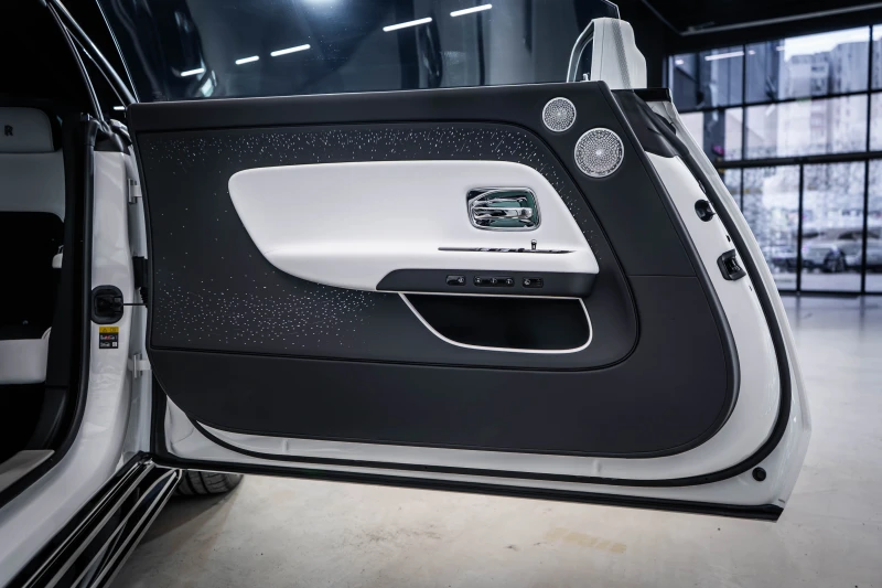 Rolls-Royce Spectre TwoTone* Starlight, снимка 7 - Автомобили и джипове - 53341732