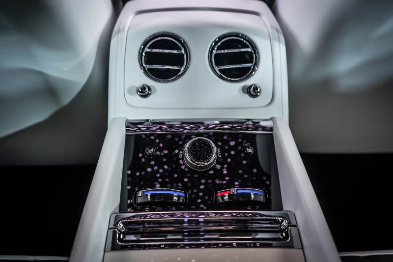 Rolls-Royce Spectre TwoTone* Starlight, снимка 15 - Автомобили и джипове - 53341732