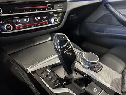 BMW 540  I xDrive* M-пакет* Harman/Kardon* подгрев* шибида, снимка 14 - Автомобили и джипове - 53779659