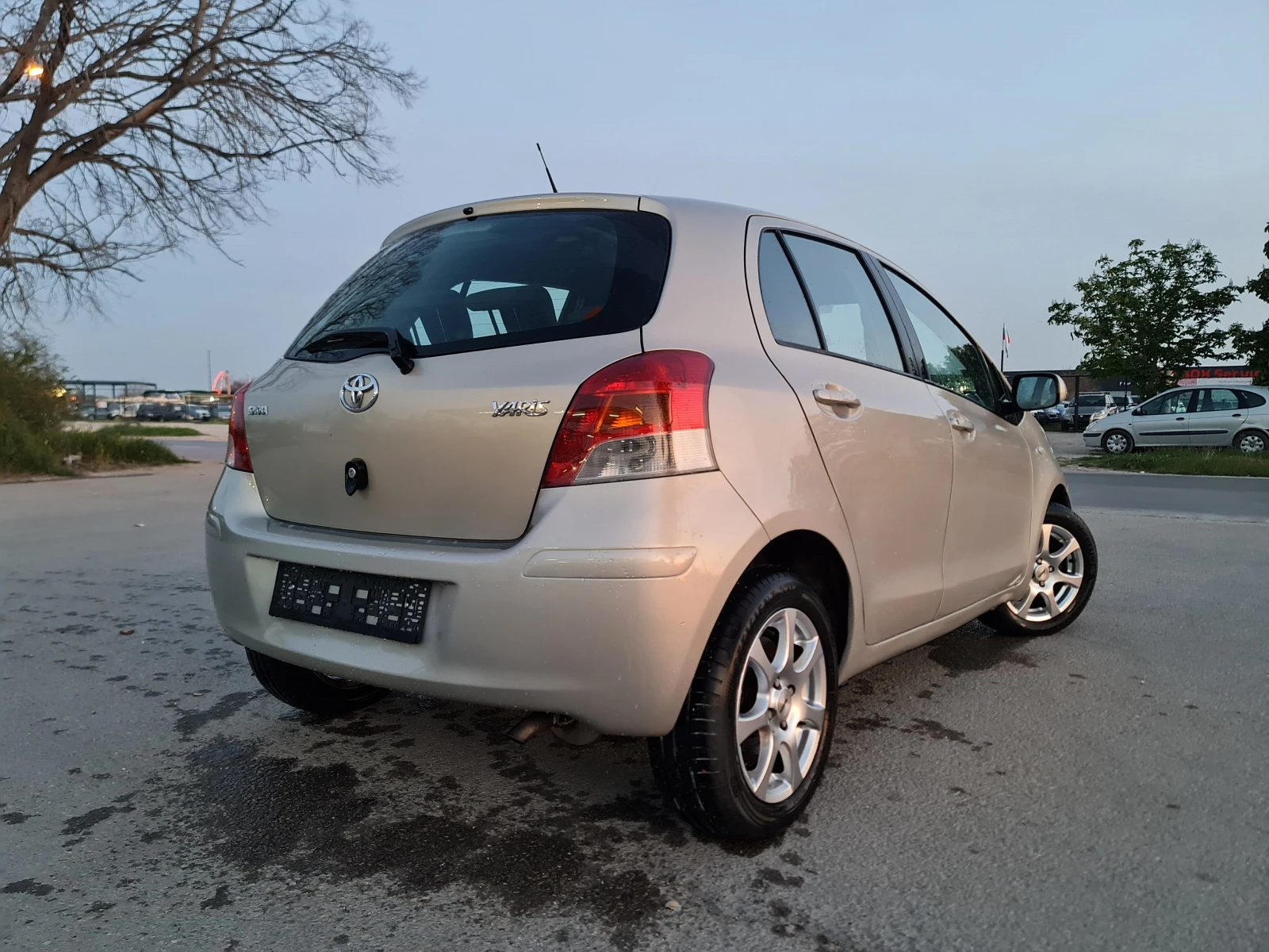 Toyota Yaris 1.3i/100hp/FACE LIFT - изображение 5