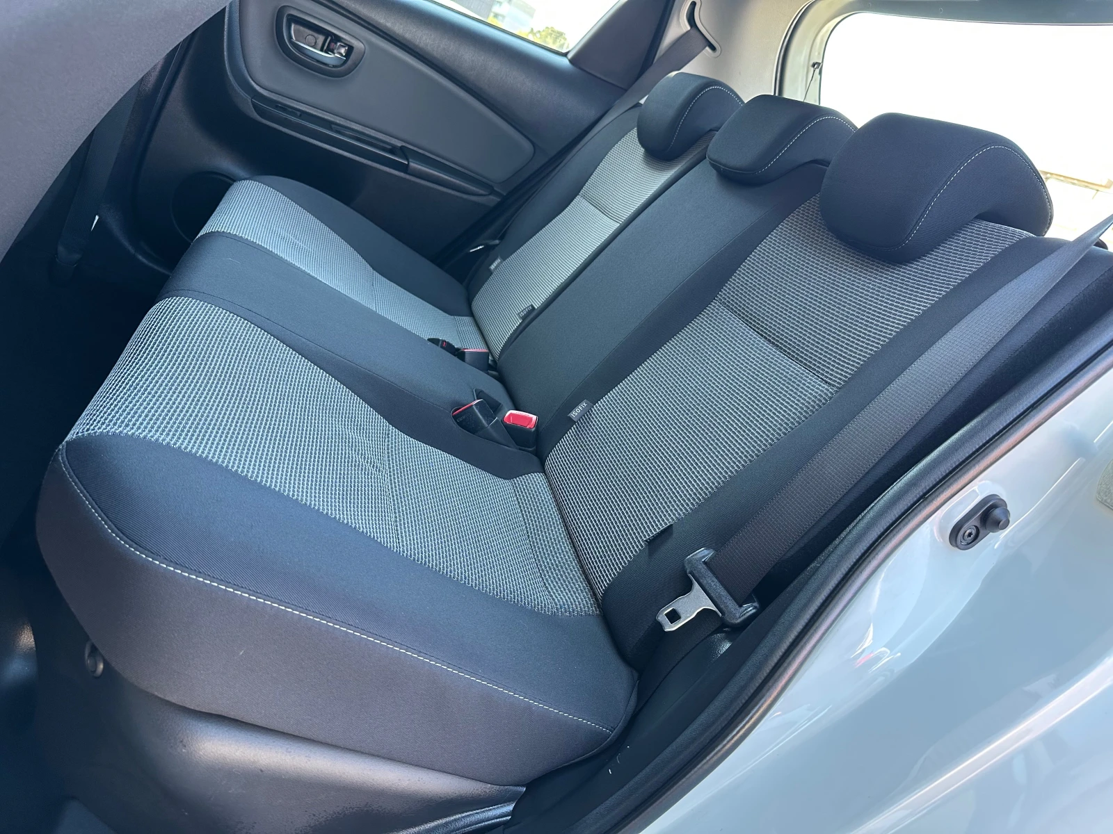 Toyota Yaris 1.5 I HYBRID | Mobile.bg — изображение 13