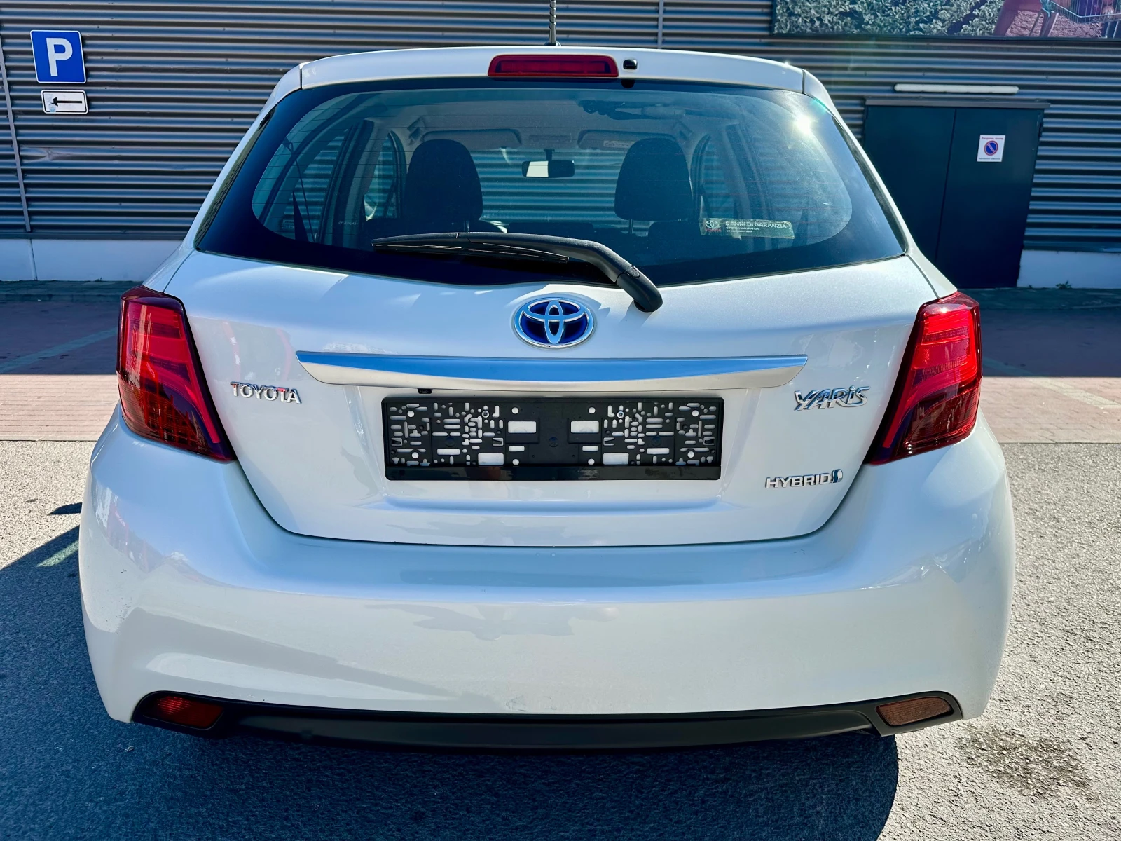 Toyota Yaris 1.5 I HYBRID - изображение 8