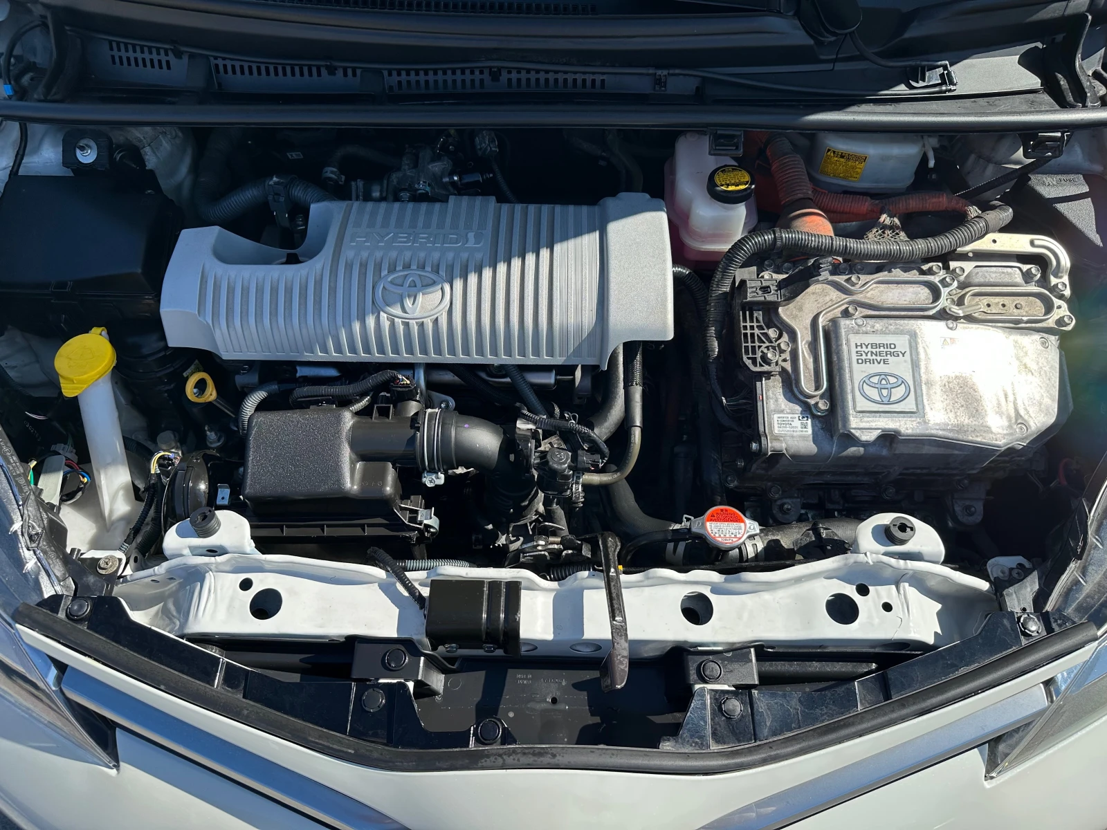 Toyota Yaris 1.5 I HYBRID | Mobile.bg — изображение 16