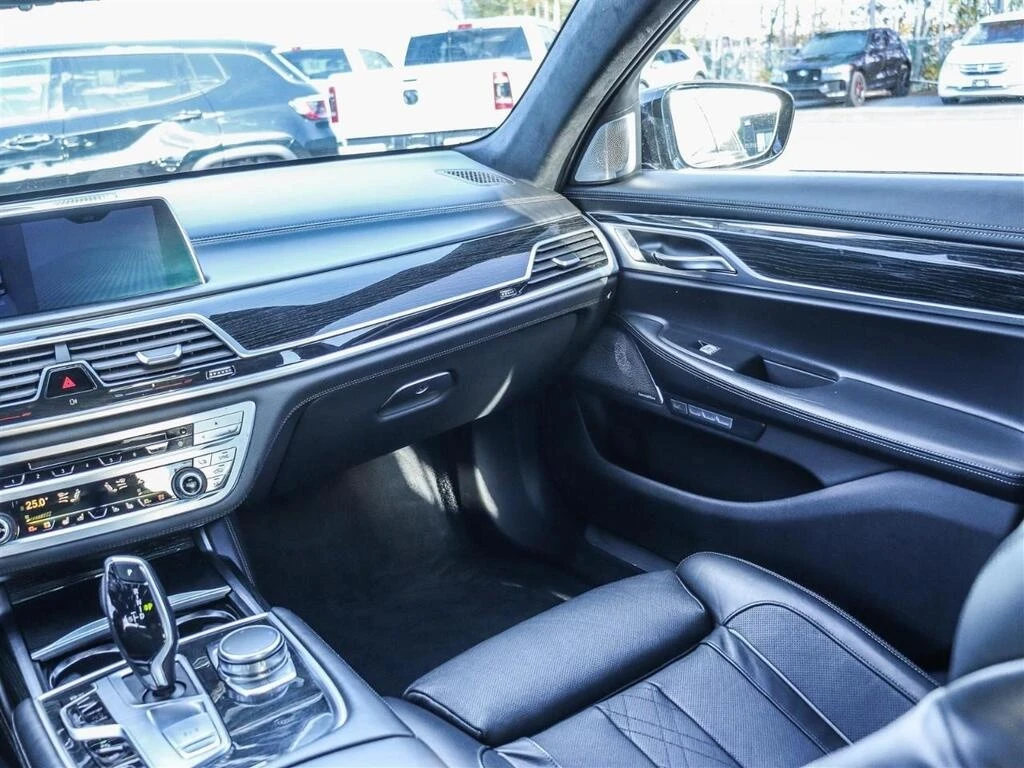 BMW 750 * V8 AWD | EXEC PKG | TECH PKG | ALCANTARA | NAV * | Mobile.bg � ����������� 11