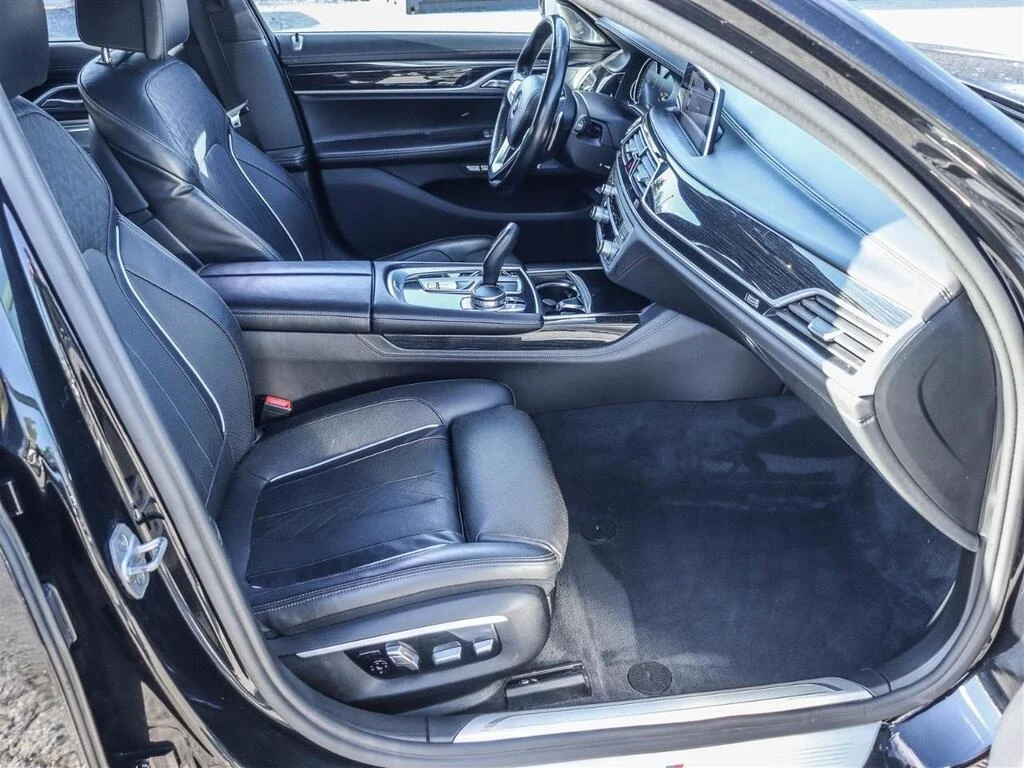 BMW 750 * V8 AWD | EXEC PKG | TECH PKG | ALCANTARA | NAV * | Mobile.bg � ����������� 12