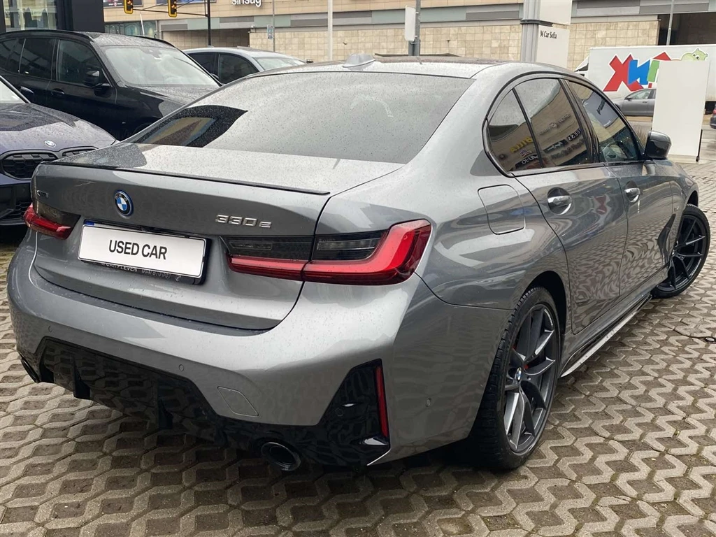 BMW 330 xDrive Седан - изображение 2