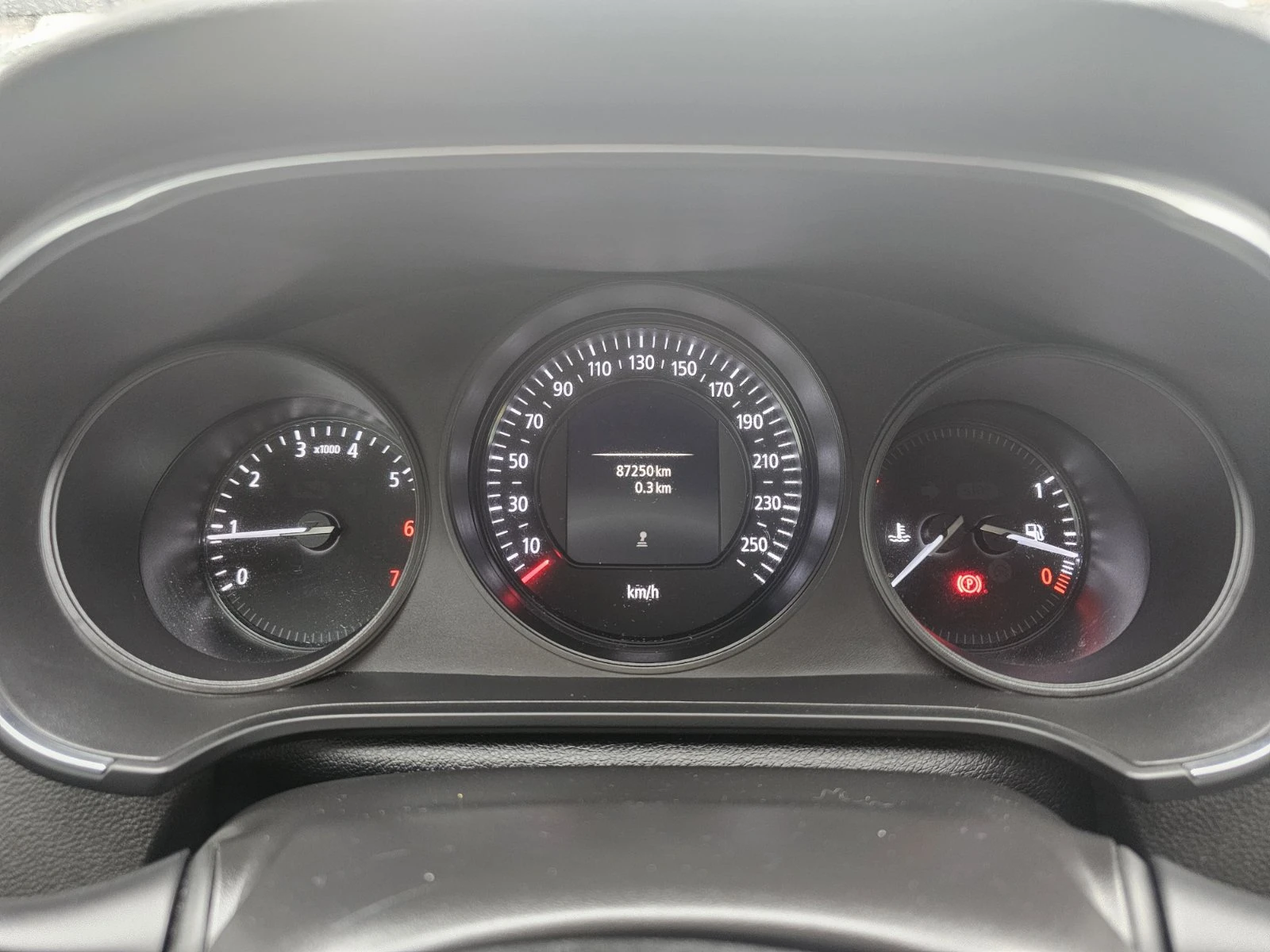 Renault Megane 1.3 TCe 140, снимка 8 - Автомобили и джипове - 54228492