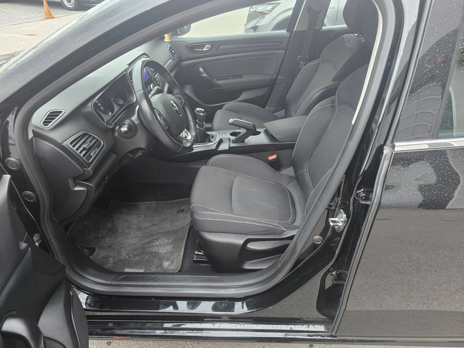 Renault Megane 1.3 TCe 140, снимка 13 - Автомобили и джипове - 54228492