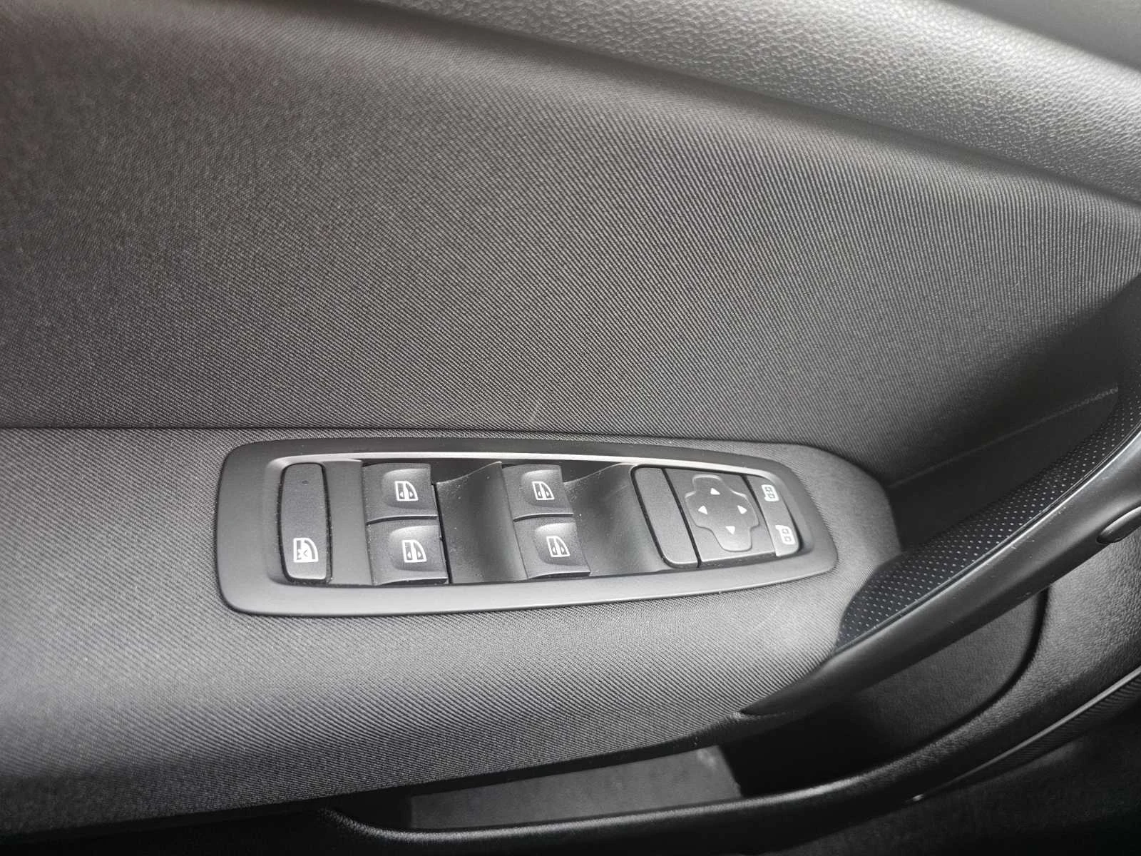 Renault Megane 1.3 TCe 140, снимка 12 - Автомобили и джипове - 54228492