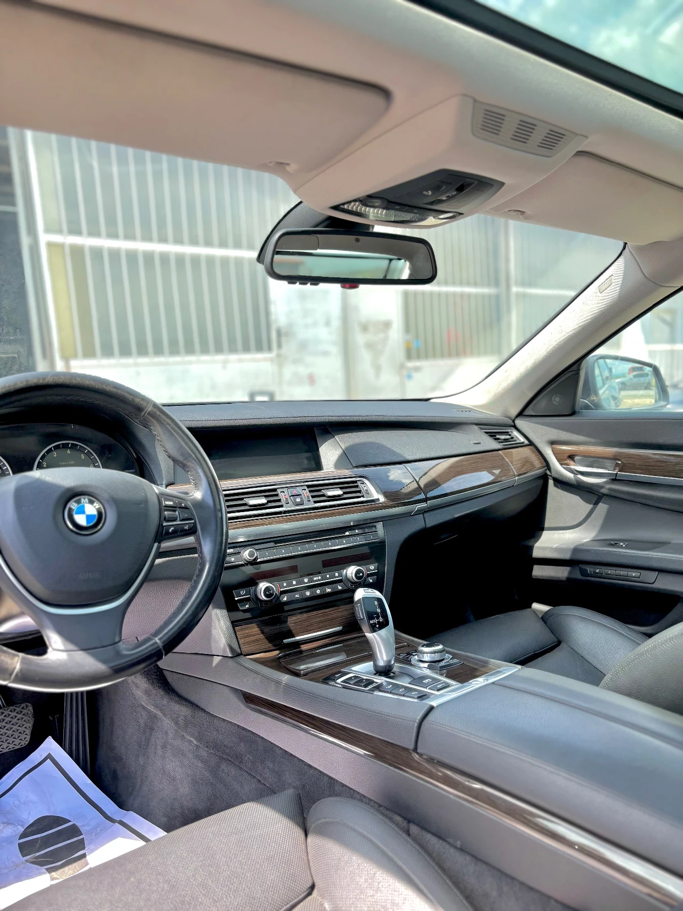 BMW 750 i, снимка 9 - Автомобили и джипове - 54668486