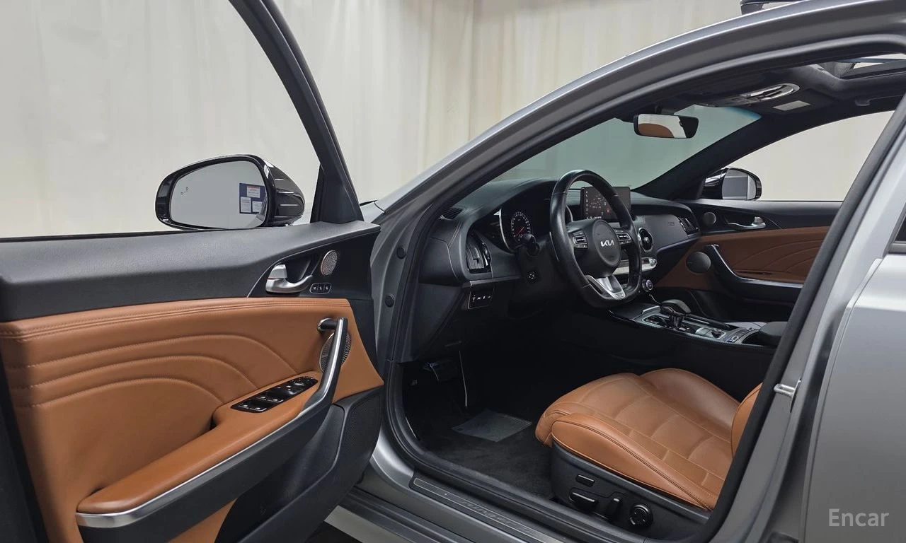 Kia Stinger 3.3 GT* TRIBUTE EDITION* DISTRONIC* ОБДУХВАНЕ, снимка 8 - Автомобили и джипове - 55031311