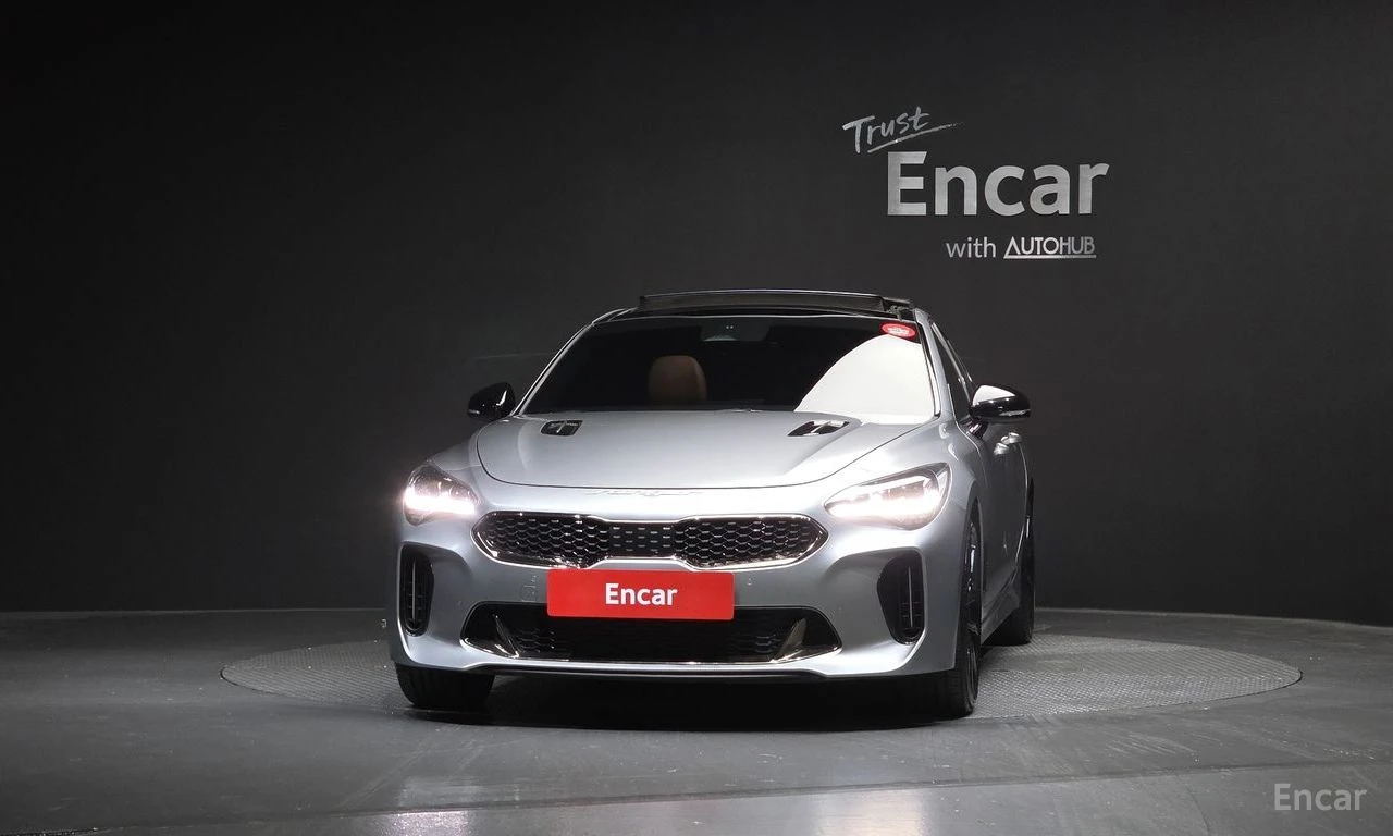 Kia Stinger 3.3 GT* TRIBUTE EDITION* DISTRONIC* ОБДУХВАНЕ, снимка 2 - Автомобили и джипове - 55031311