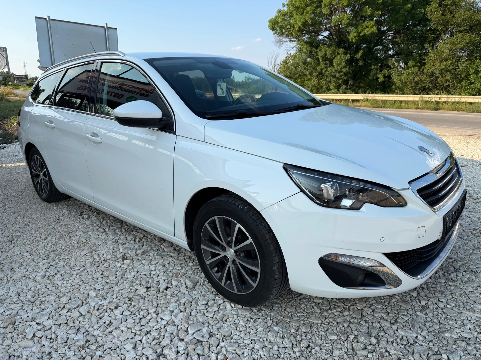 Peugeot 308 1.6HDi/92p.s-SW/LED/NAVI-Euro5b, снимка 2 - Автомобили и джипове - 55081224