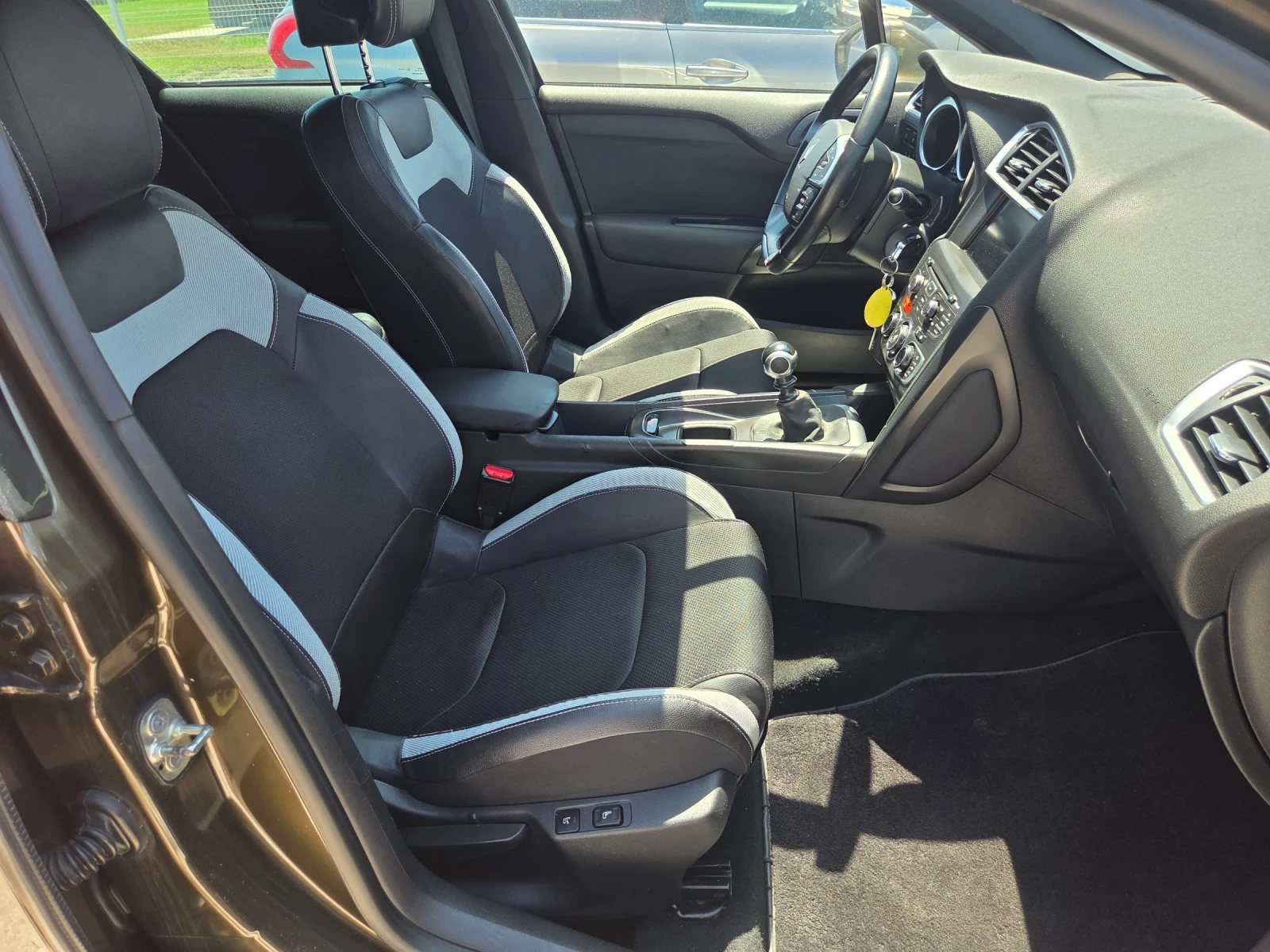 Citroen DS4 1.6HDi/NAVI/EU5, снимка 11 - Автомобили и джипове - 55242959