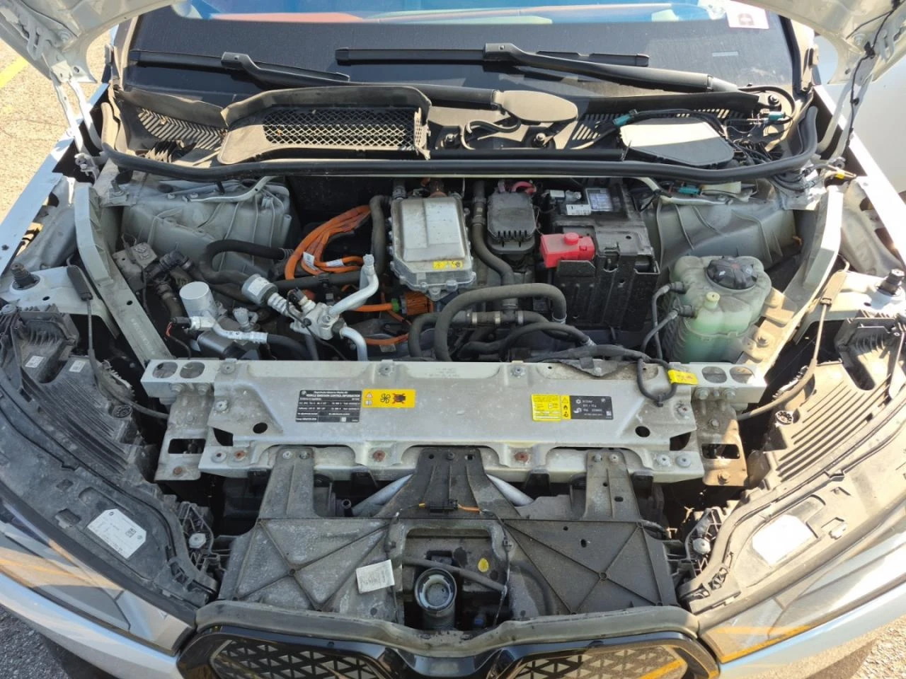 BMW iX Xdrive50* Distronic* Вакуум* 360* Sky Lounge* , снимка 13 - Автомобили и джипове - 55844599