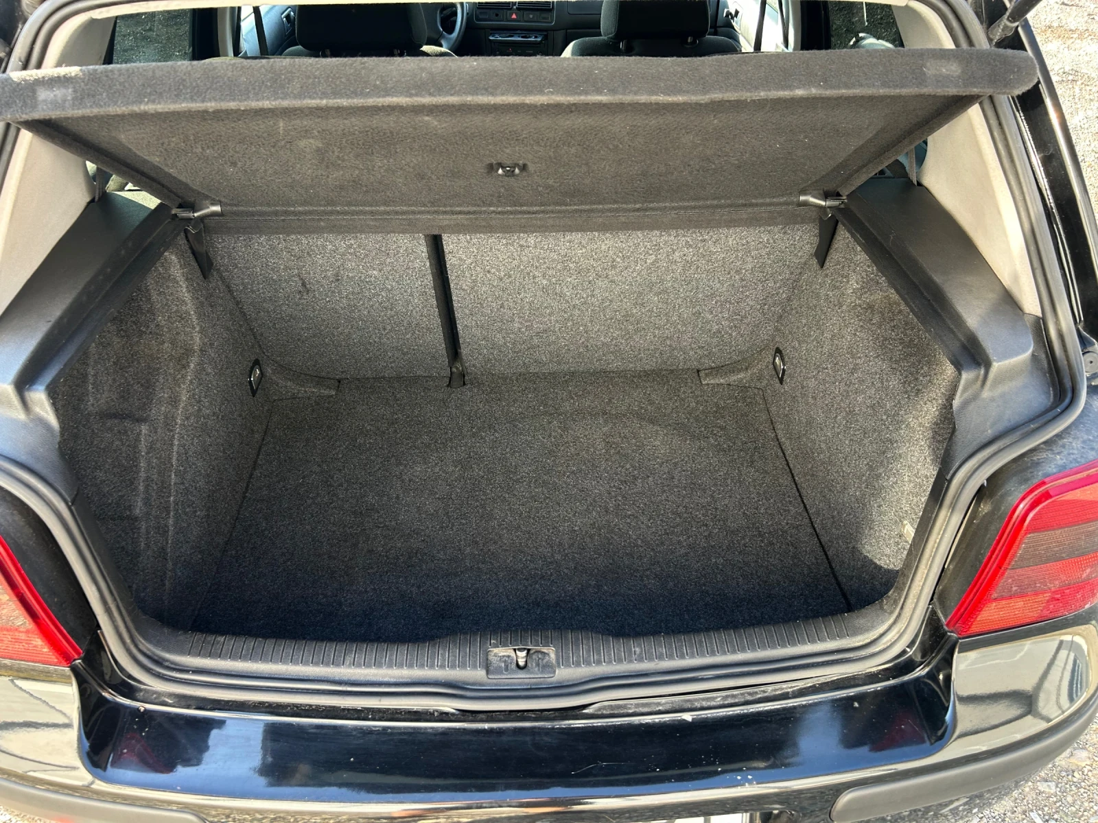 VW Golf 1.4 75кс, снимка 12 - Автомобили и джипове - 56072834