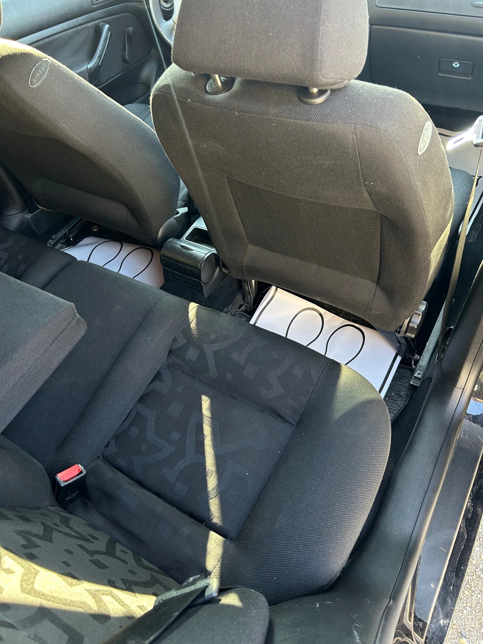 VW Golf 1.4 75кс, снимка 11 - Автомобили и джипове - 56072834