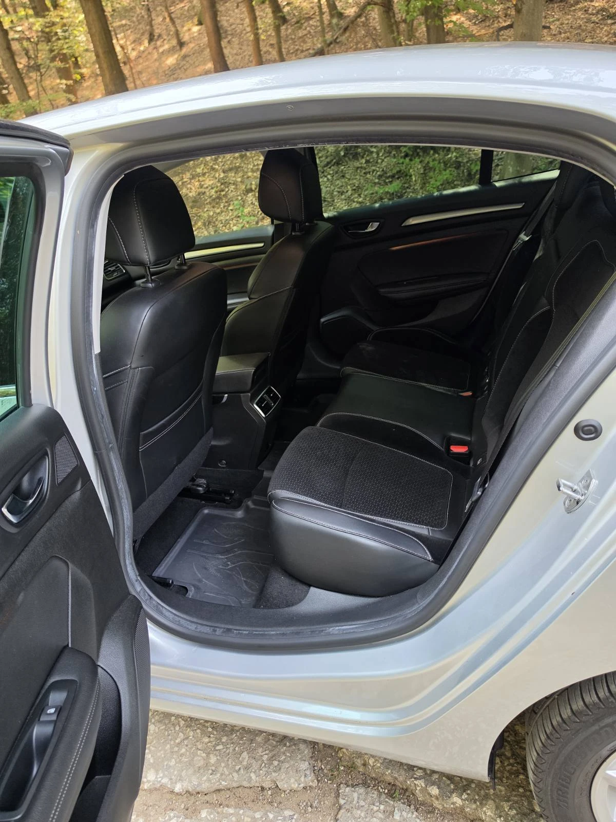 Renault Megane Intens 1.5 dCi / 110к.с / 87 000км/ Зимни гуми, снимка 12 - Автомобили и джипове - 56077300