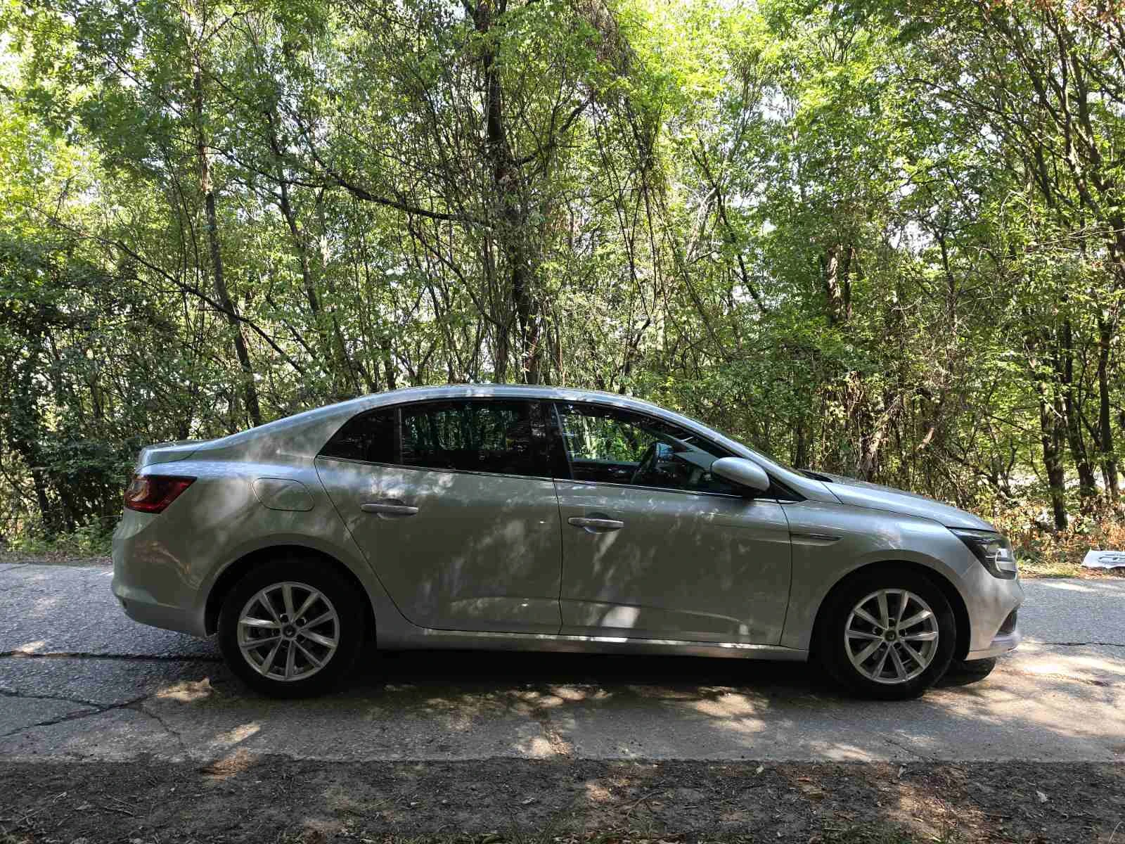 Renault Megane Intens 1.5 dCi / 110к.с / 87 000км/ Зимни гуми, снимка 8 - Автомобили и джипове - 56077300