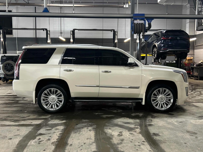 Cadillac Escalade PLATINUM* 360view* Bose* Pano* масаж* Подгрев* , снимка 3 - Автомобили и джипове - 53508455