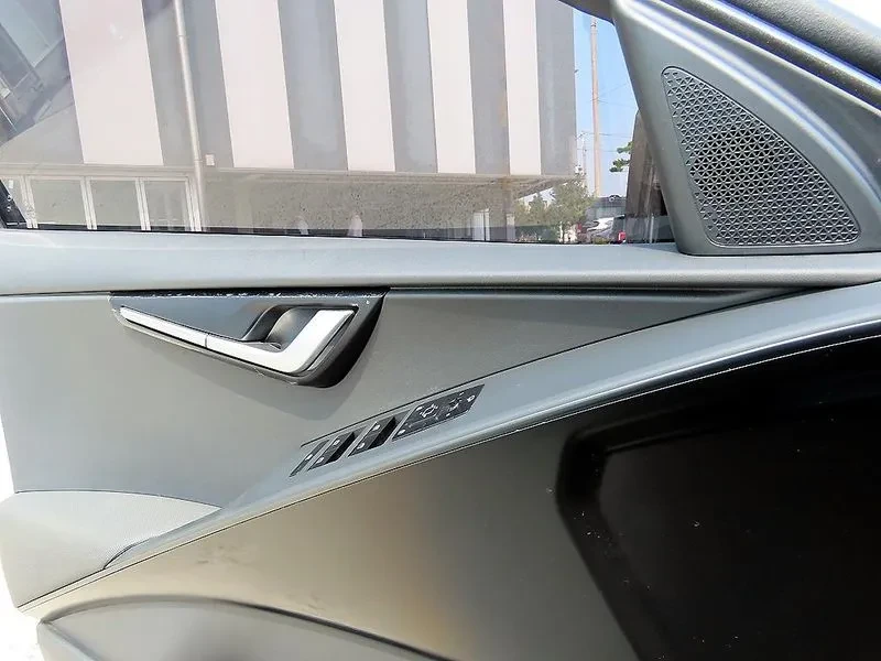 Kia Niro Trendy, снимка 11 - Автомобили и джипове - 56355095