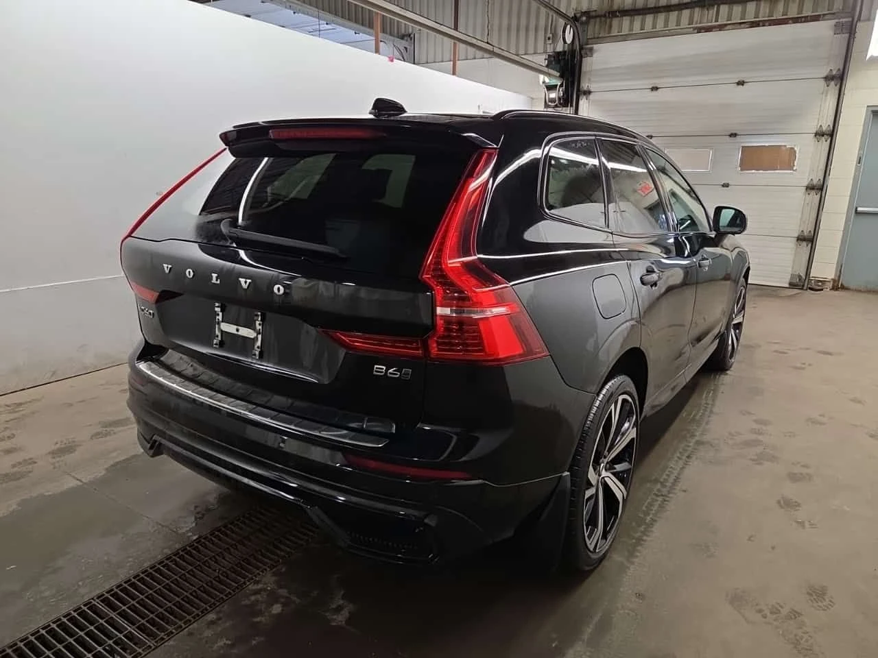 Volvo XC60 R Design/ПАНОРАМА/АВТОФИНАНСИРАНЕ, снимка 3 - Автомобили и джипове - 54755887