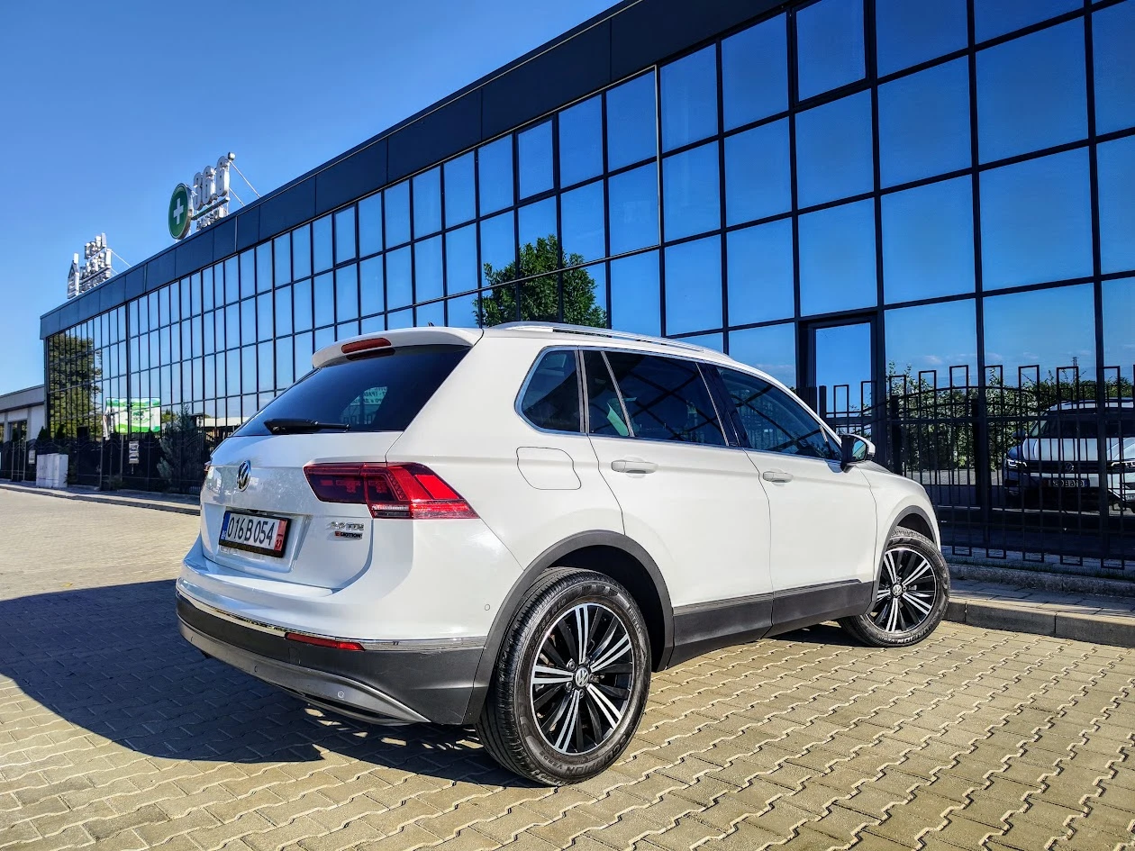 VW Tiguan * 2.0 TDI* EXECUTIVE* 4Motion* OFFROAD* FULL, снимка 4 - Автомобили и джипове - 55981400