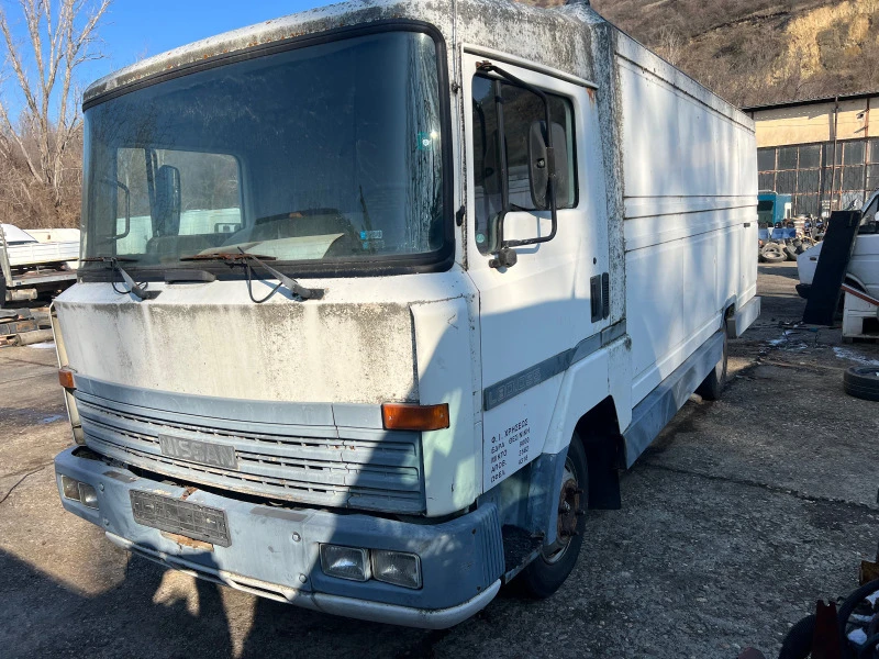 Nissan L35 Л80, снимка 1 - Бусове и автобуси - 40230455