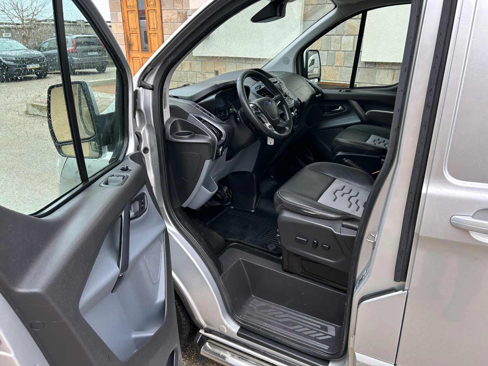 Ford Transit Custom 2.2TDCI LONG * КАТО НОВ* , снимка 8 - Бусове и автобуси - 53927113