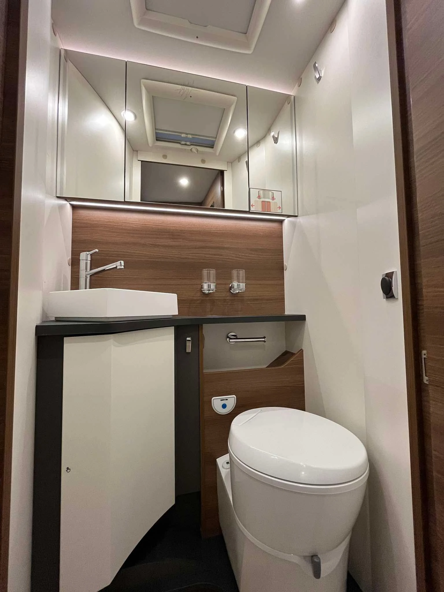 Кемпер Rapido 696F 2026 65Years , снимка 7 - Каравани и кемпери - 53294218