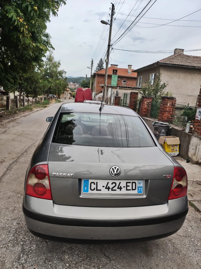 VW Passat, снимка 8 - Автомобили и джипове - 47189567