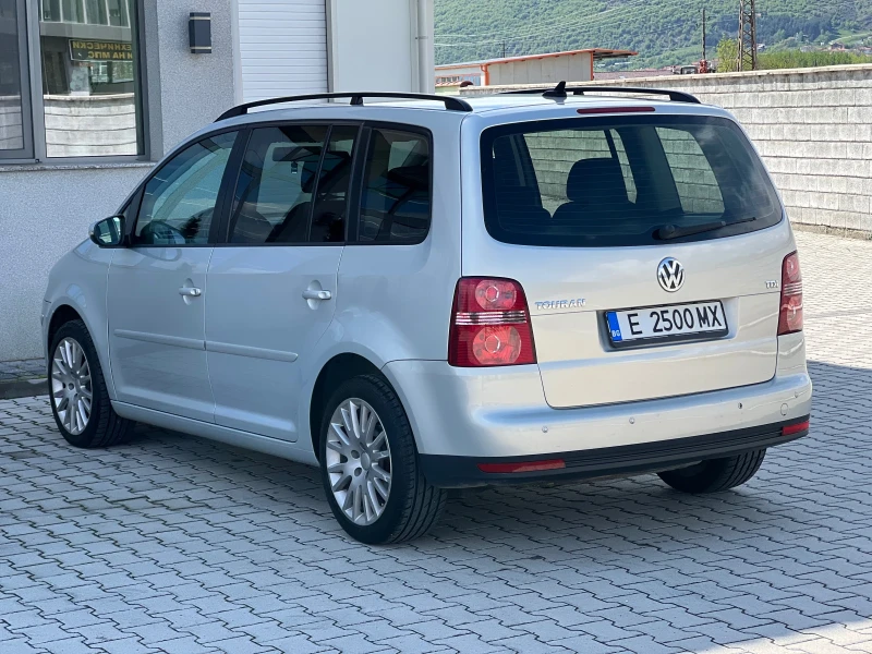 VW Touran 1.9TDI DSG, снимка 4 - Автомобили и джипове - 51067541