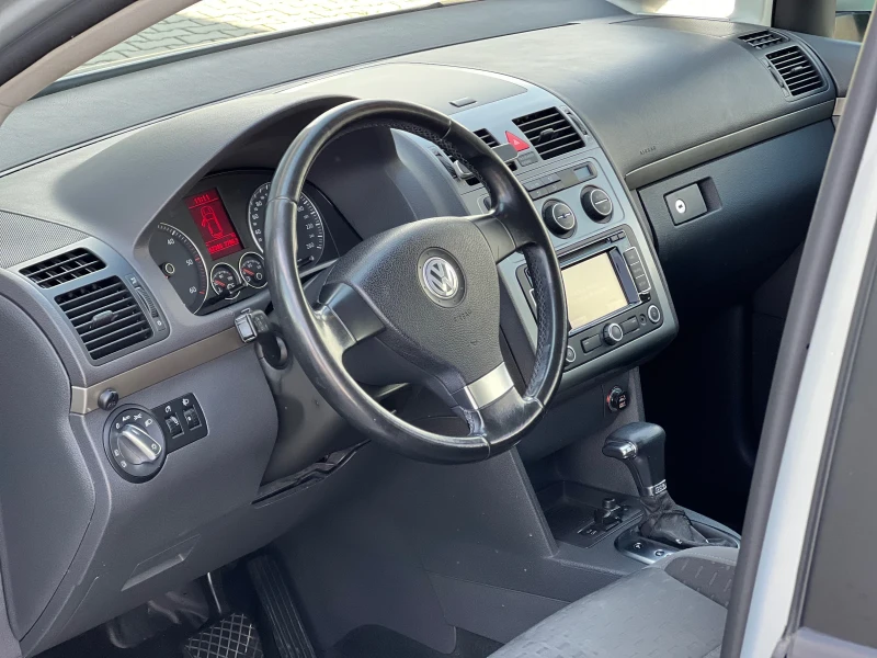 VW Touran 1.9TDI DSG, снимка 8 - Автомобили и джипове - 51067541