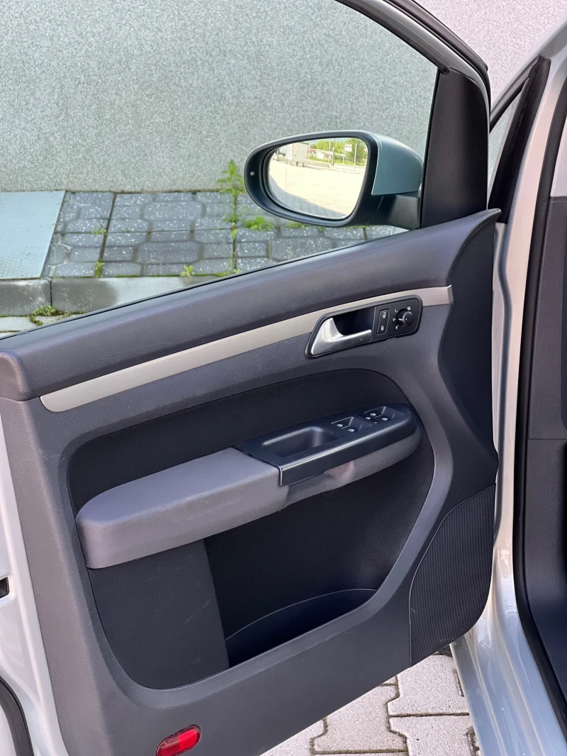 VW Touran 1.9TDI DSG, снимка 7 - Автомобили и джипове - 51067541