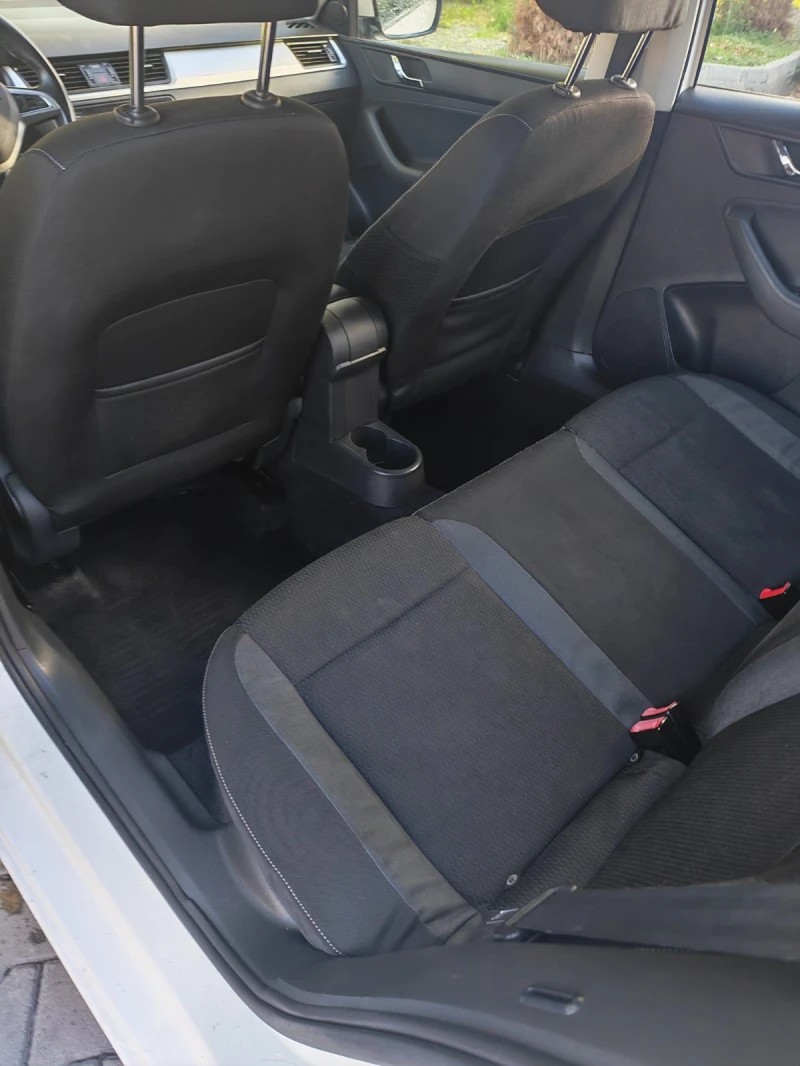 Skoda Rapid, снимка 5 - Автомобили и джипове - 52640653