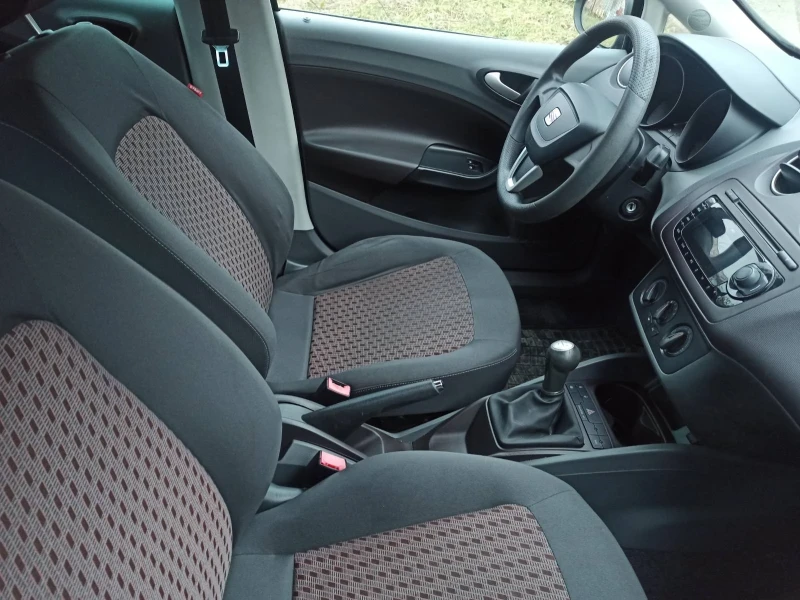 Seat Ibiza 1.2i 70hp Style, снимка 7 - Автомобили и джипове - 53516972