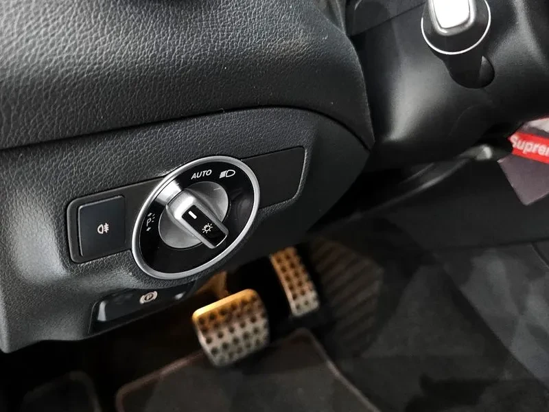 Mercedes-Benz CLA 2.5, снимка 16 - Автомобили и джипове - 54287818