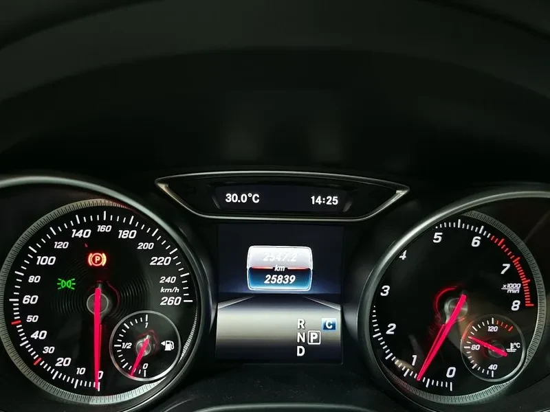 Mercedes-Benz CLA 2.5, снимка 8 - Автомобили и джипове - 54287818
