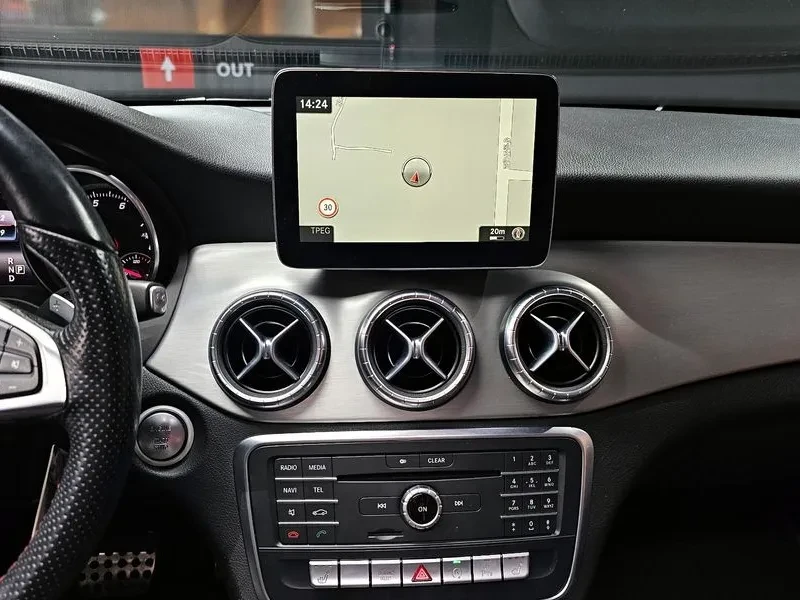 Mercedes-Benz CLA 2.5, снимка 14 - Автомобили и джипове - 54287818