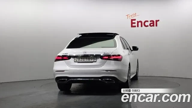 Mercedes-Benz E 350 4 Matic AMG LINE, снимка 2 - Автомобили и джипове - 54594774