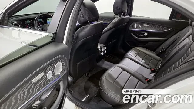 Mercedes-Benz E 350 4 Matic AMG LINE, снимка 9 - Автомобили и джипове - 54594774