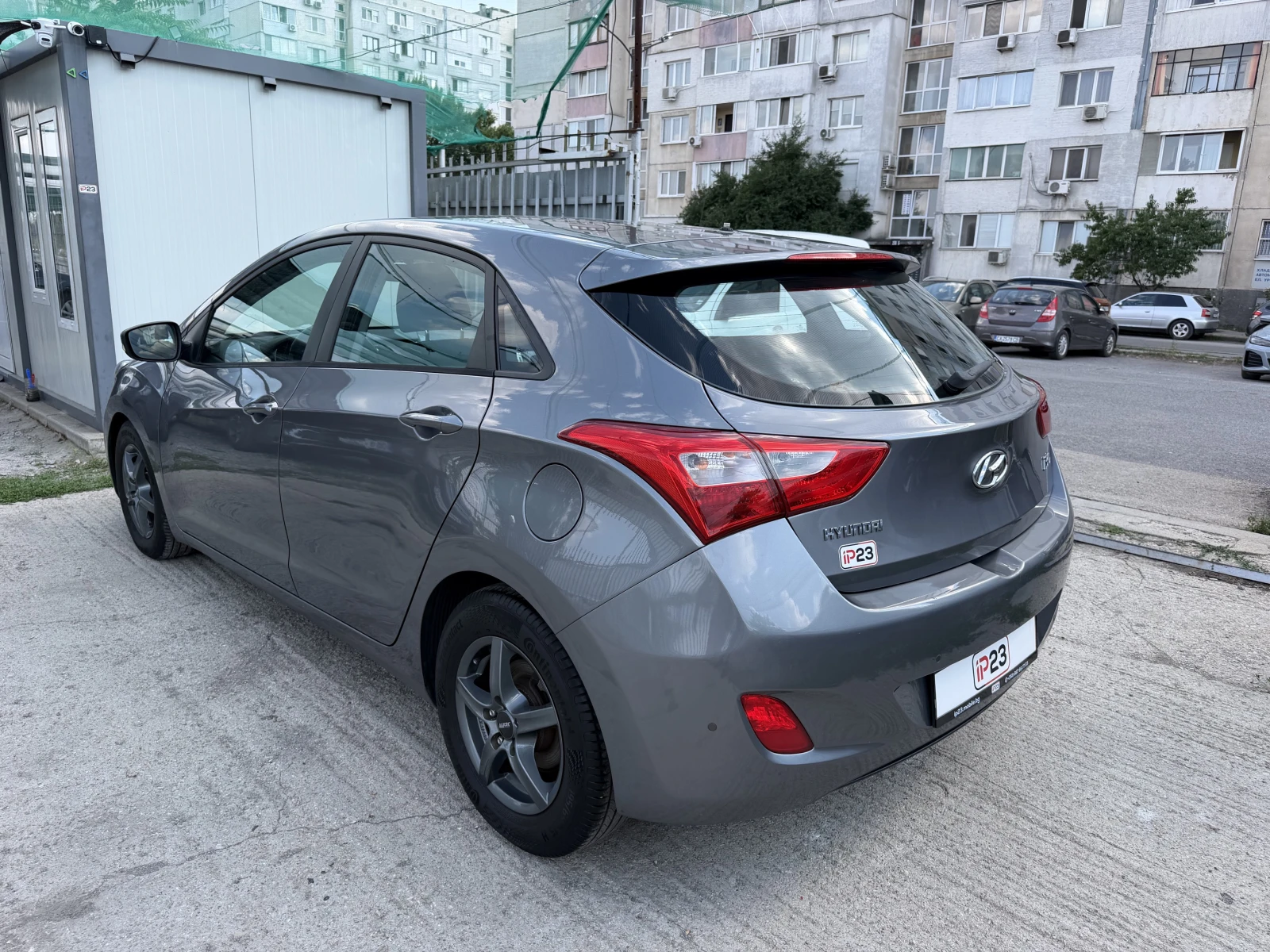 Hyundai I30 1.6* БЕНЗИН* АВТОМАТ* ХЕЧБЕК* Apple* CarPlay * * *, снимка 4 - Автомобили и джипове - 43337363