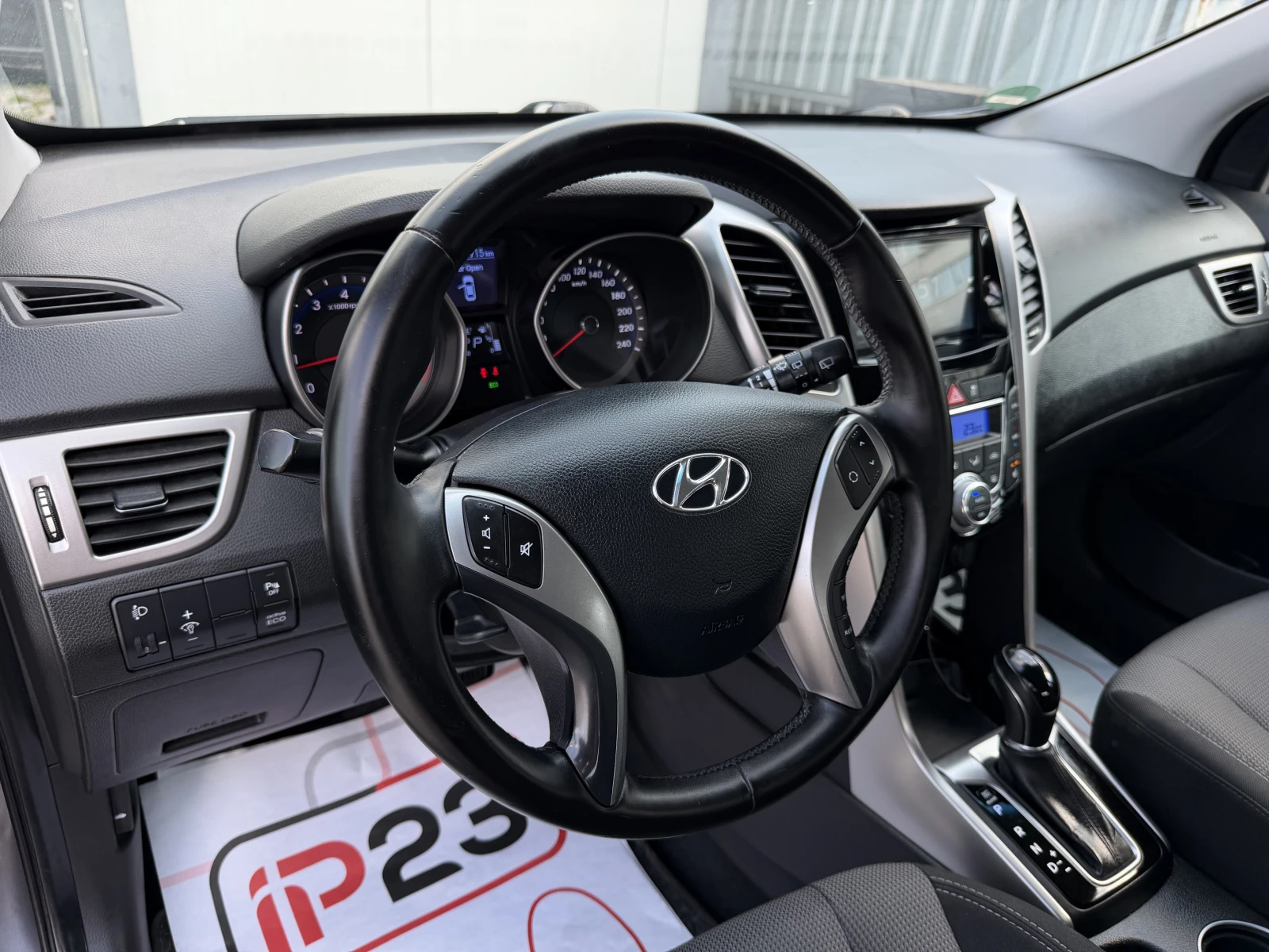 Hyundai I30 1.6* БЕНЗИН* АВТОМАТ* ХЕЧБЕК* Apple* CarPlay * * *, снимка 16 - Автомобили и джипове - 43337363