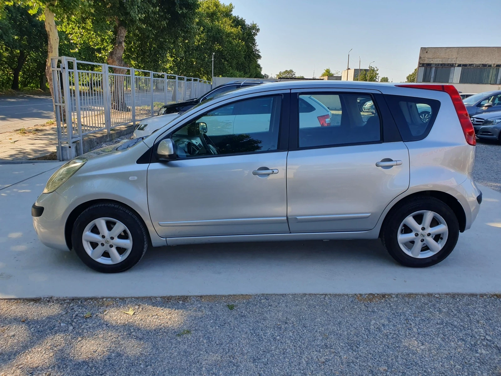 Nissan Note 1.4/88кс - изображение 4